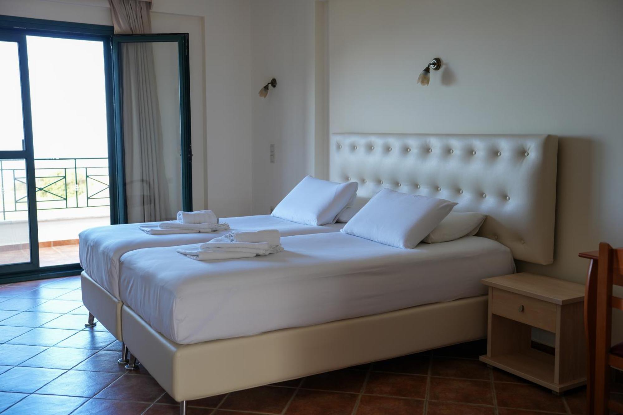 Coralli Hotel Perdika  Eksteriør billede